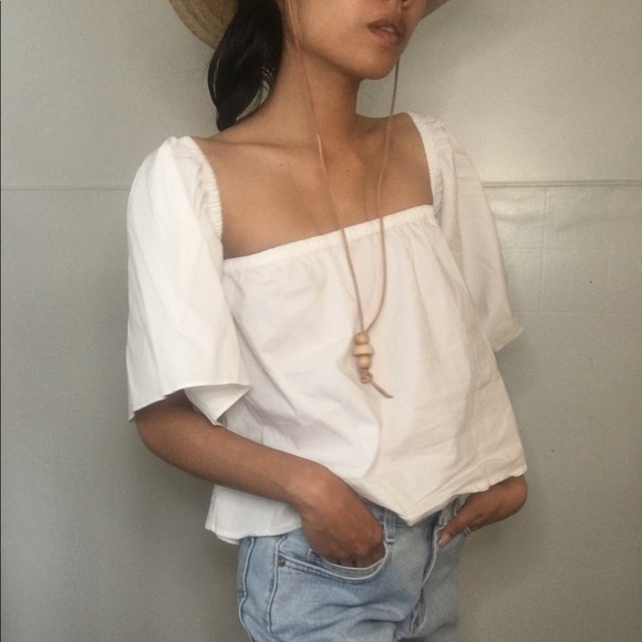 off the shoulder blouse in white color - Picture 5 of 6
